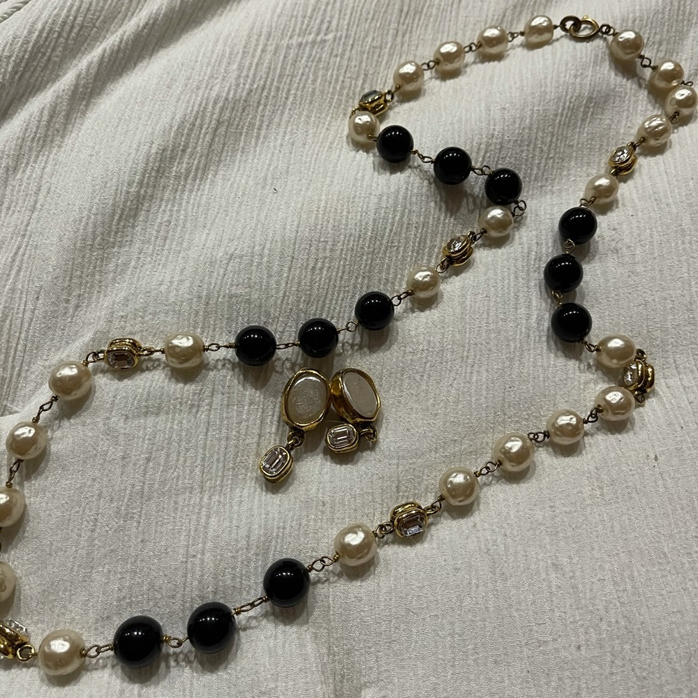 Chanel necklace and Earring Set (Vintage - 80’s)